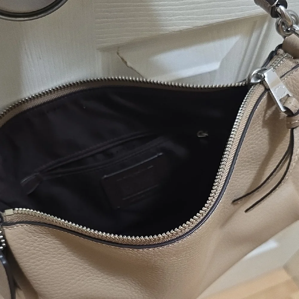 Coach Tan Shoulder Bag with Slouchy Design - Picture 4 of 4